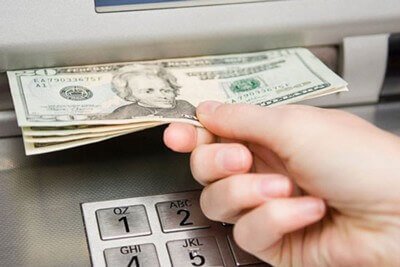 Снятие денег в любом банкомате без комиссии