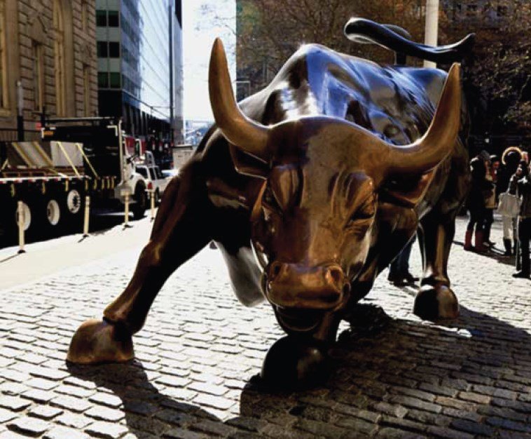 Скульптура быка с Уолл-Стрит 